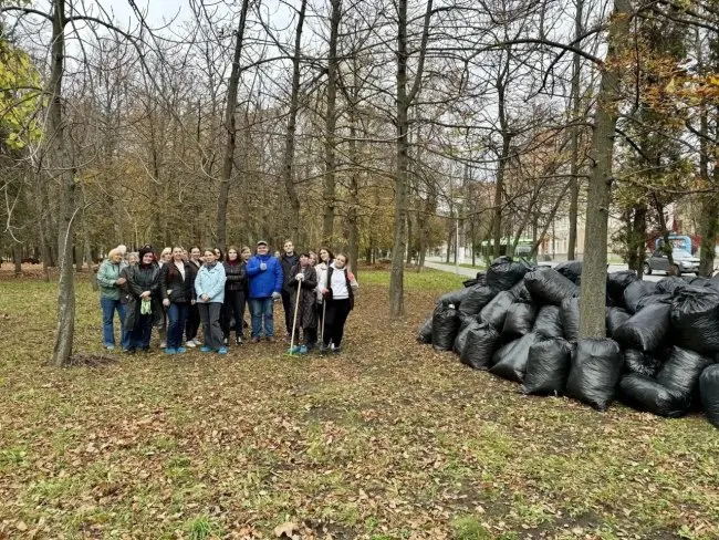 В курском парке Героев Гражданской войны собрали 180 мешков мусора