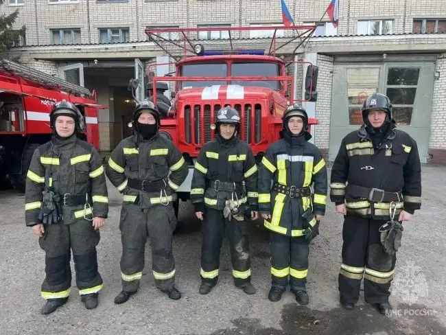 Курянина спасли из задымленной квартиры на проспекте Клыкова