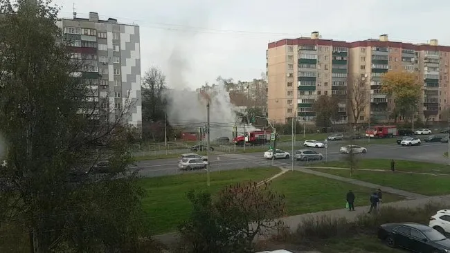 В Курске на улице Студенческой загорелась «Волга»