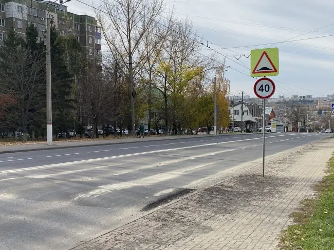 На улице Кавказской в Курске «лежачие полицейские» не обозначили знаками
